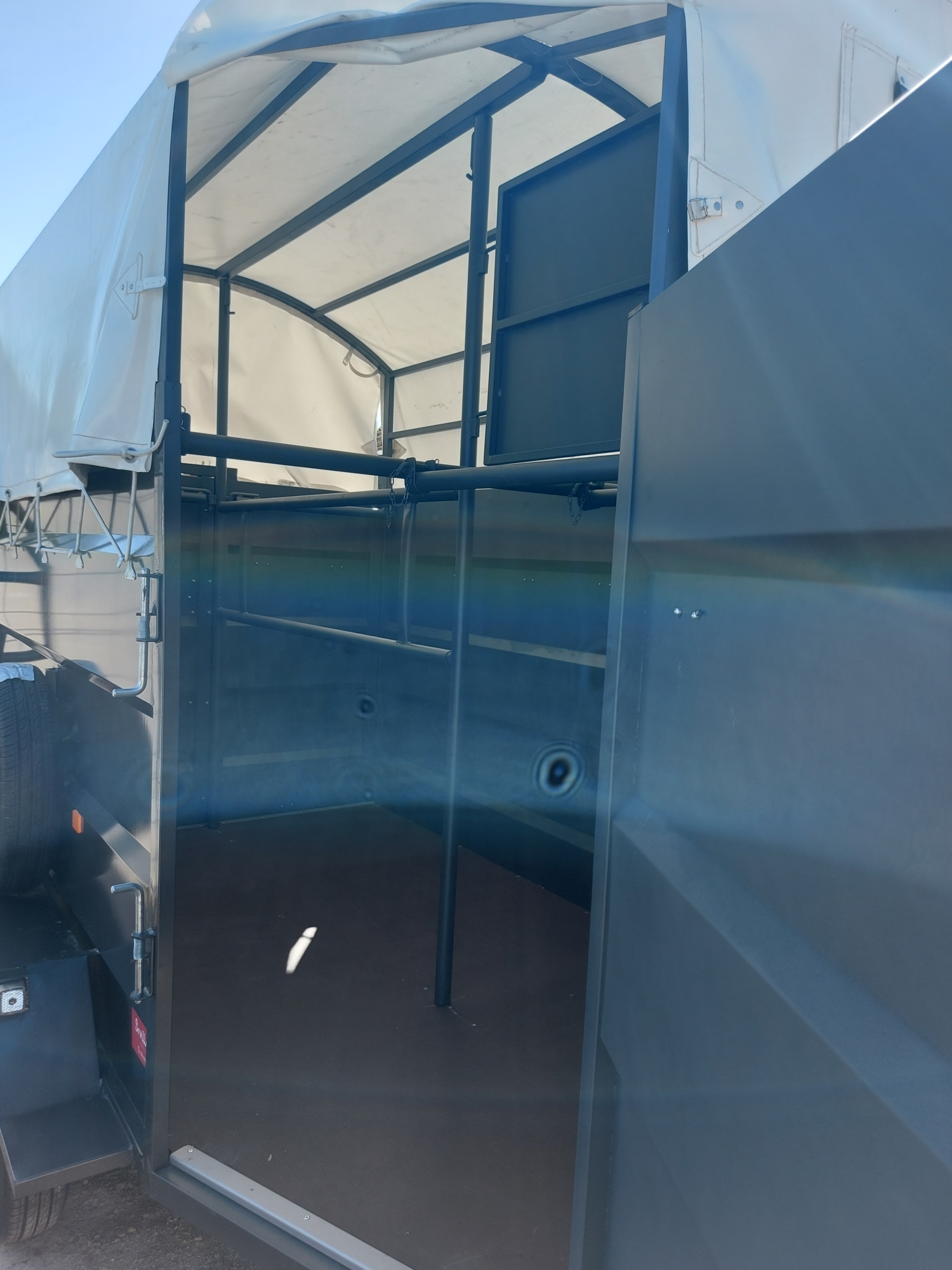 REMOLQUE VAN DE 2 CABALLOS - Imagen 7