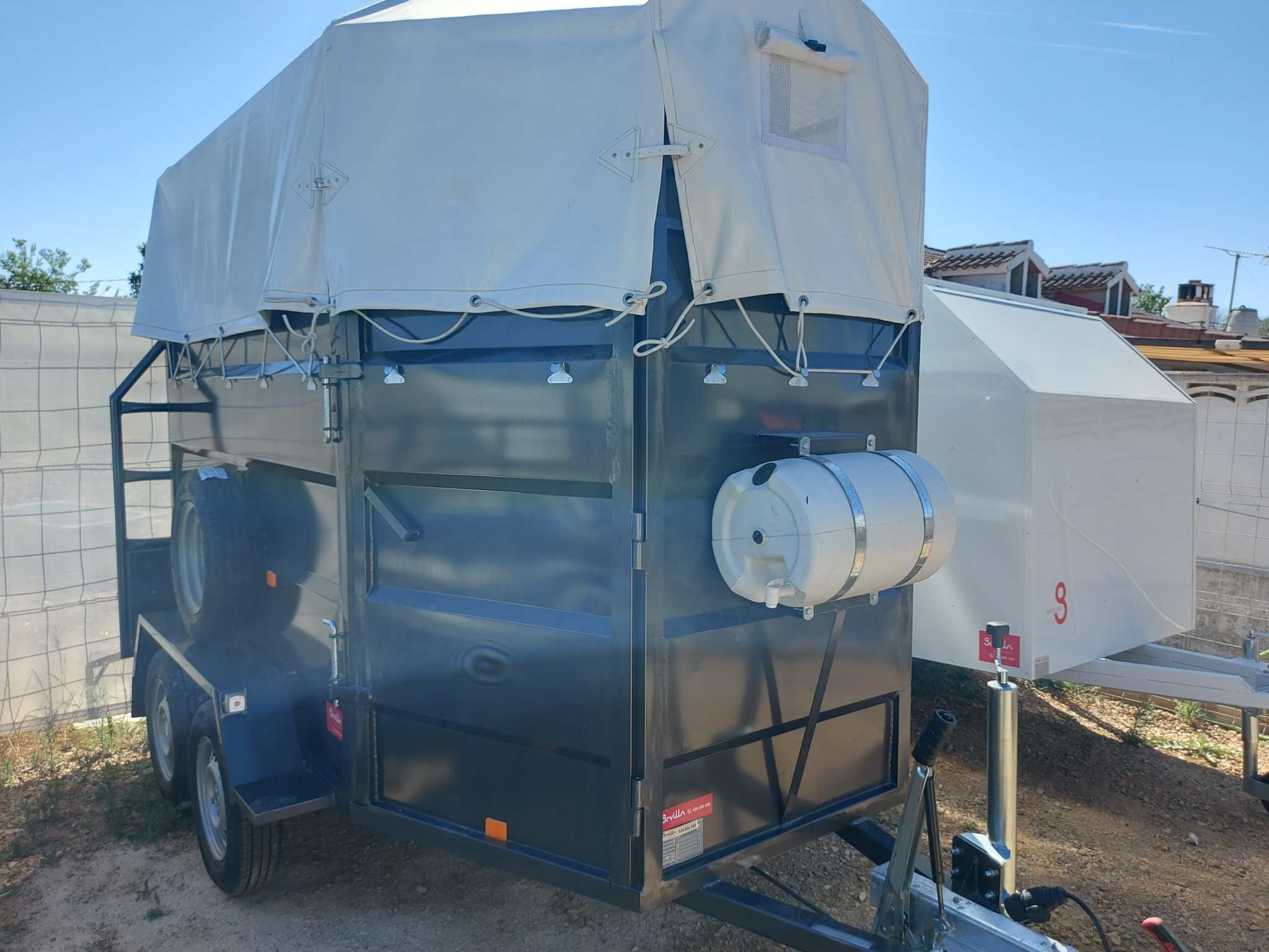 REMOLQUE VAN DE 2 CABALLOS