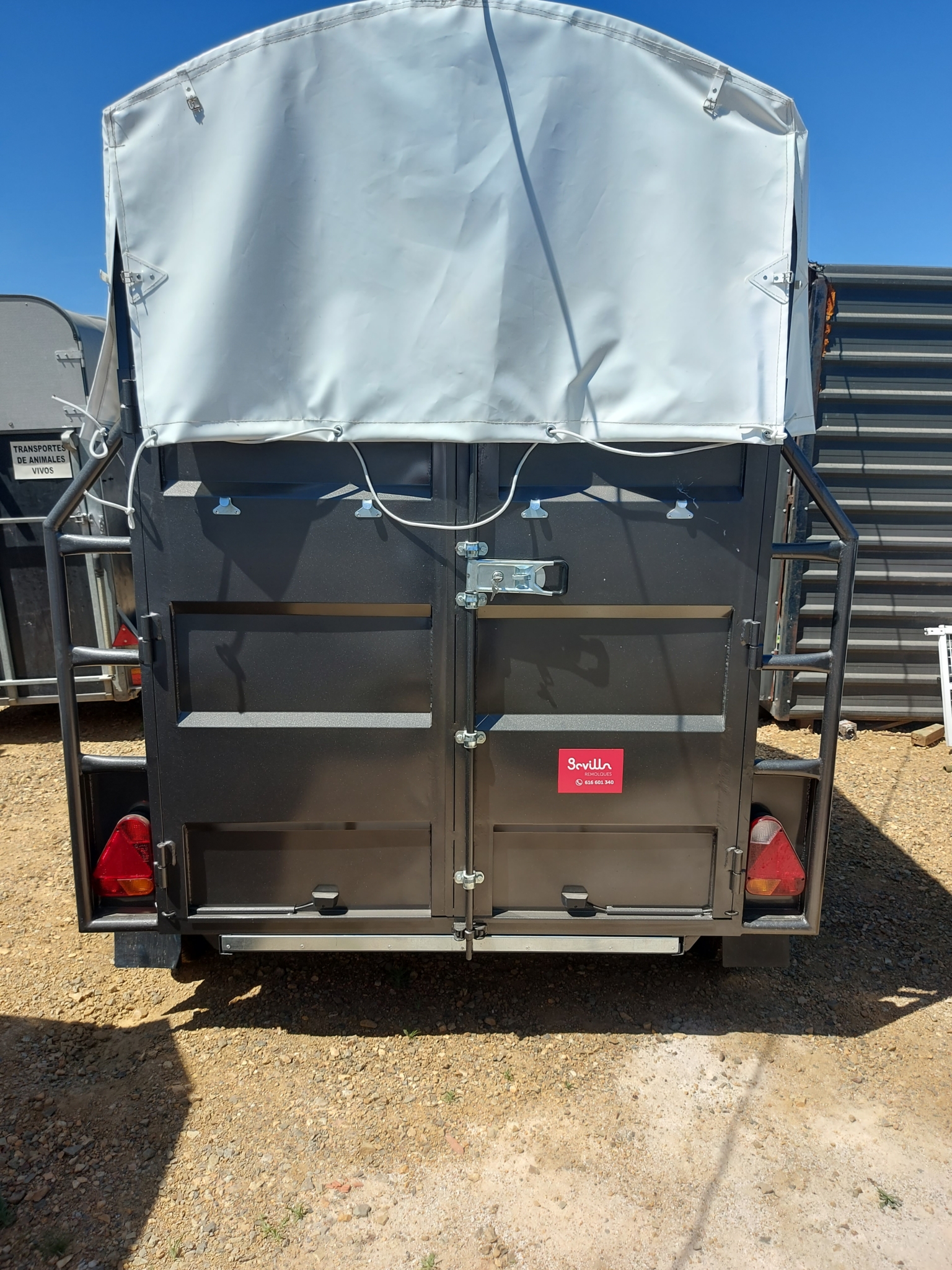 REMOLQUE VAN DE 2 CABALLOS - Imagen 4