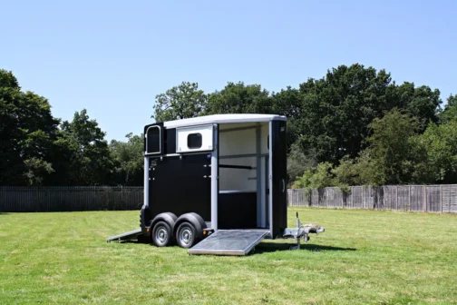 REMOLQUE VAN DE CABALLOS HB 403 DE IFOR WILLIAMS