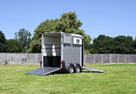 REMOLQUE VAN DE CABALLOS HB 511 DE IFOR WILLIAMS