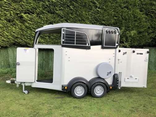 REMOLQUE VAN DE CABALLOS HBX 403 DE IFOR WILLIAMS - Imagen 11