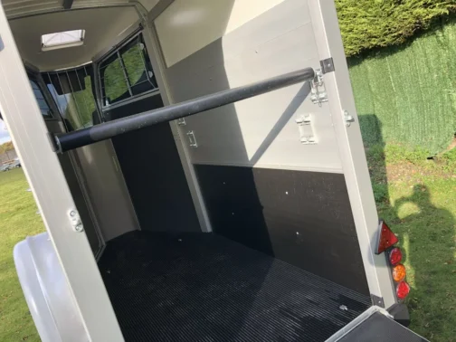 REMOLQUE VAN DE CABALLOS HBX 403 DE IFOR WILLIAMS - Imagen 6