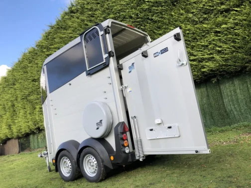 REMOLQUE VAN DE CABALLOS HBX 403 DE IFOR WILLIAMS - Imagen 7