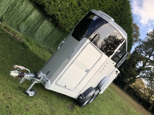 REMOLQUE VAN DE CABALLOS HBX 403 DE IFOR WILLIAMS - Imagen 8
