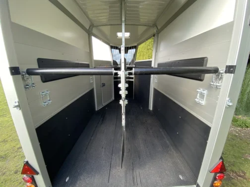 REMOLQUE VAN DE CABALLOS HBX 506 DE IFOR WILLIAMS - Imagen 10