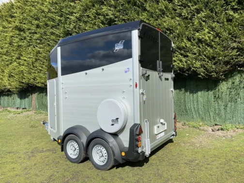 REMOLQUE VAN DE CABALLOS HBX 506 DE IFOR WILLIAMS - Imagen 5