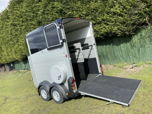 REMOLQUE VAN DE CABALLOS HBX 506 DE IFOR WILLIAMS - Imagen 6