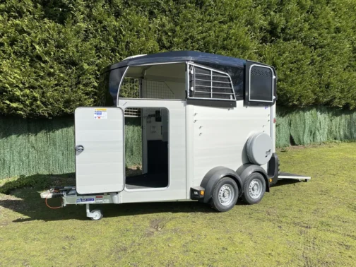 REMOLQUE VAN DE CABALLOS HBX 506 DE IFOR WILLIAMS - Imagen 7