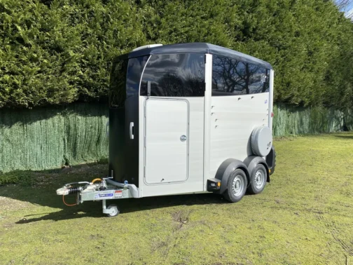 REMOLQUE VAN DE CABALLOS HBX 506 DE IFOR WILLIAMS - Imagen 2