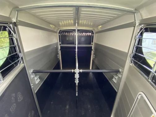 REMOLQUE VAN DE CABALLOS HBX 511 DE IFOR WILLIAMS - Imagen 11