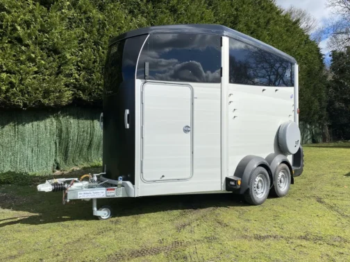 REMOLQUE VAN DE CABALLOS HBX 511 DE IFOR WILLIAMS - Imagen 4
