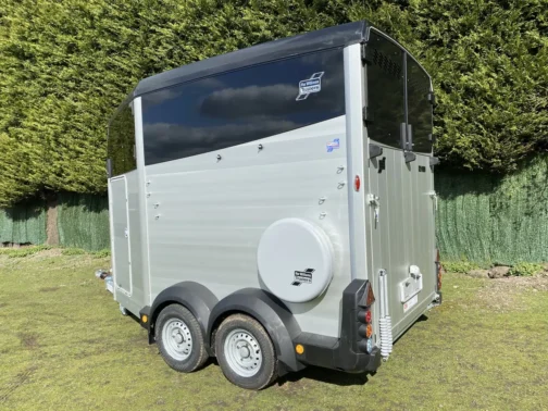 REMOLQUE VAN DE CABALLOS HBX 511 DE IFOR WILLIAMS - Imagen 5