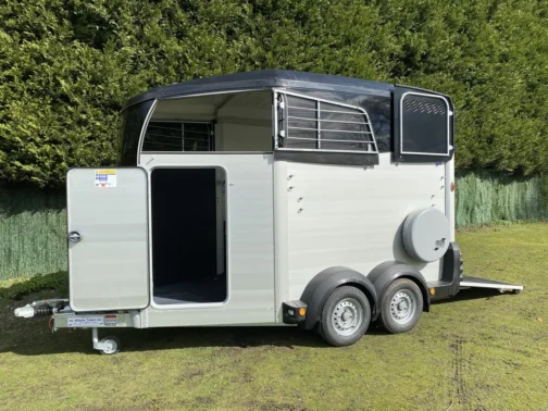 REMOLQUE VAN DE CABALLOS HBX 511 DE IFOR WILLIAMS - Imagen 7