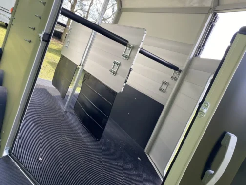 REMOLQUE VAN DE CABALLOS HBX 511 DE IFOR WILLIAMS - Imagen 10