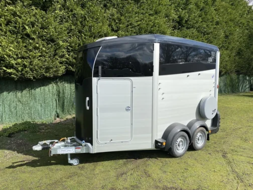 REMOLQUE VAN DE CABALLOS HBX 511 DE IFOR WILLIAMS - Imagen 2