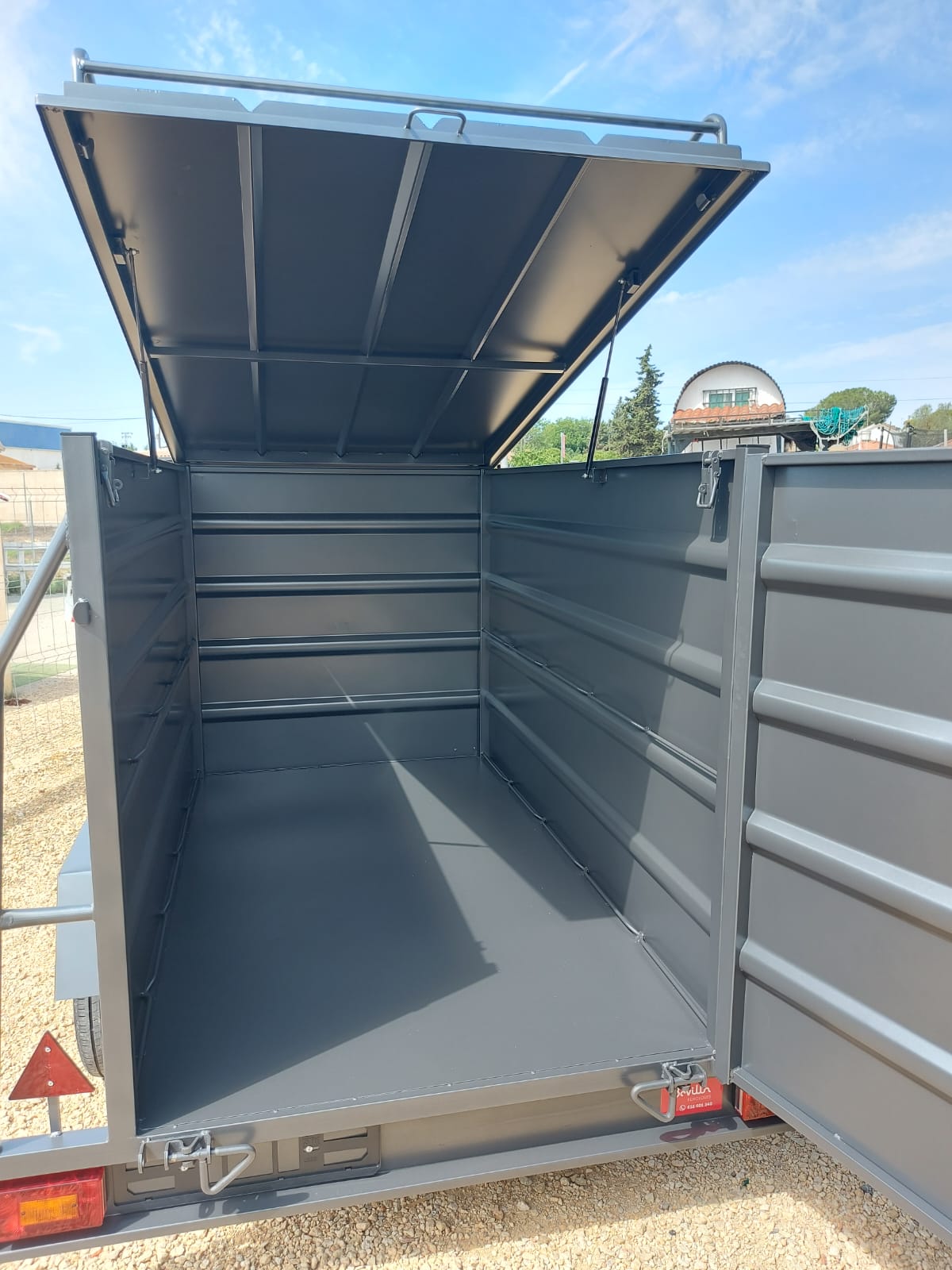 REMOLQUE CERRADO UN EJE SF - Imagen 4