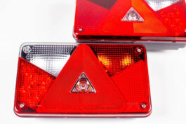 Conjunto: Pilotos traseros Aspöck Multipoint V LED con arnés de cableado 7 m 7-pin