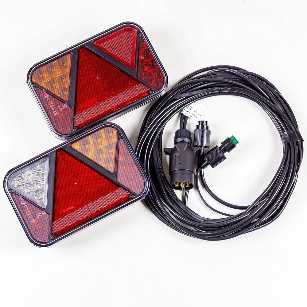 Conjunto: Pilotos traseros LED Fristom FT-270 con arnés 4